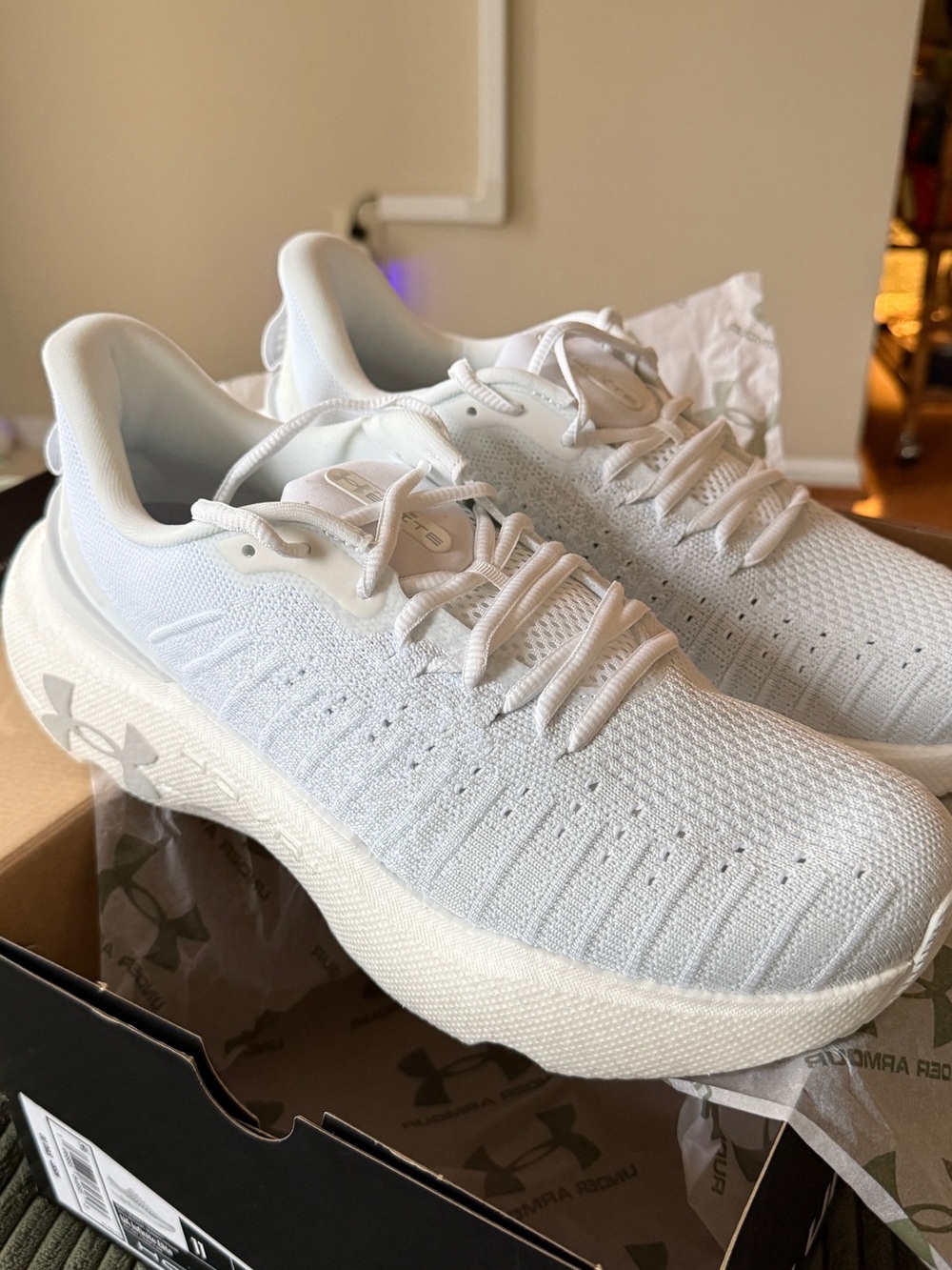 Under Armour White and Gray UA Infinite Elite HOVR Sneakers Men 11 BRAND NEW